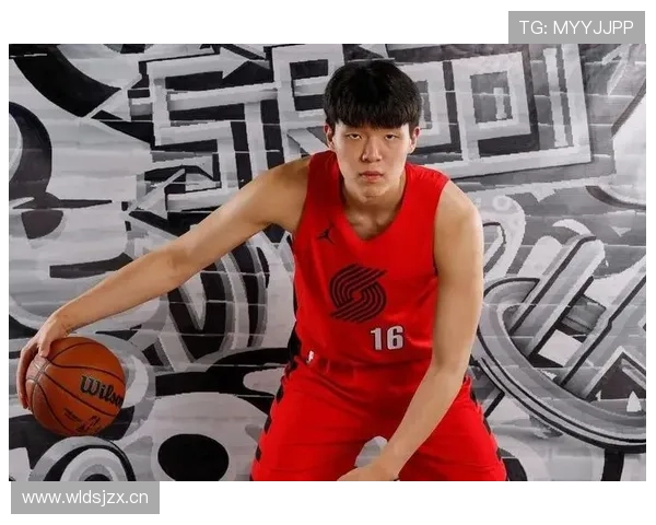 杨瀚森刚发的赛后饭局照，那桌菜和私人主厨的节奏把我看懵了