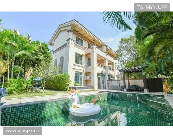 洛赫特那张脸，泳池边却像明星后花园，谁还在意比赛啊？